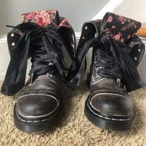DOC MARTIN FLORAL 12 EYELET TRIUMPH BOOTS RARE